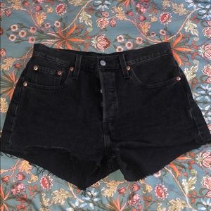 Black Levi’s denim shorts